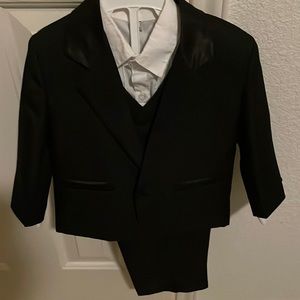 Boys Toddlers 2T Tuxedo